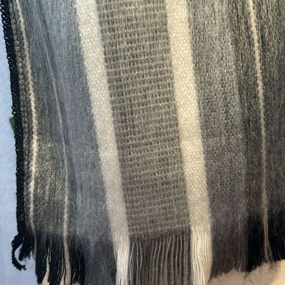 Beautiful alpaca scarf from Ecuador so soft and warm! - Picture 6 of 8